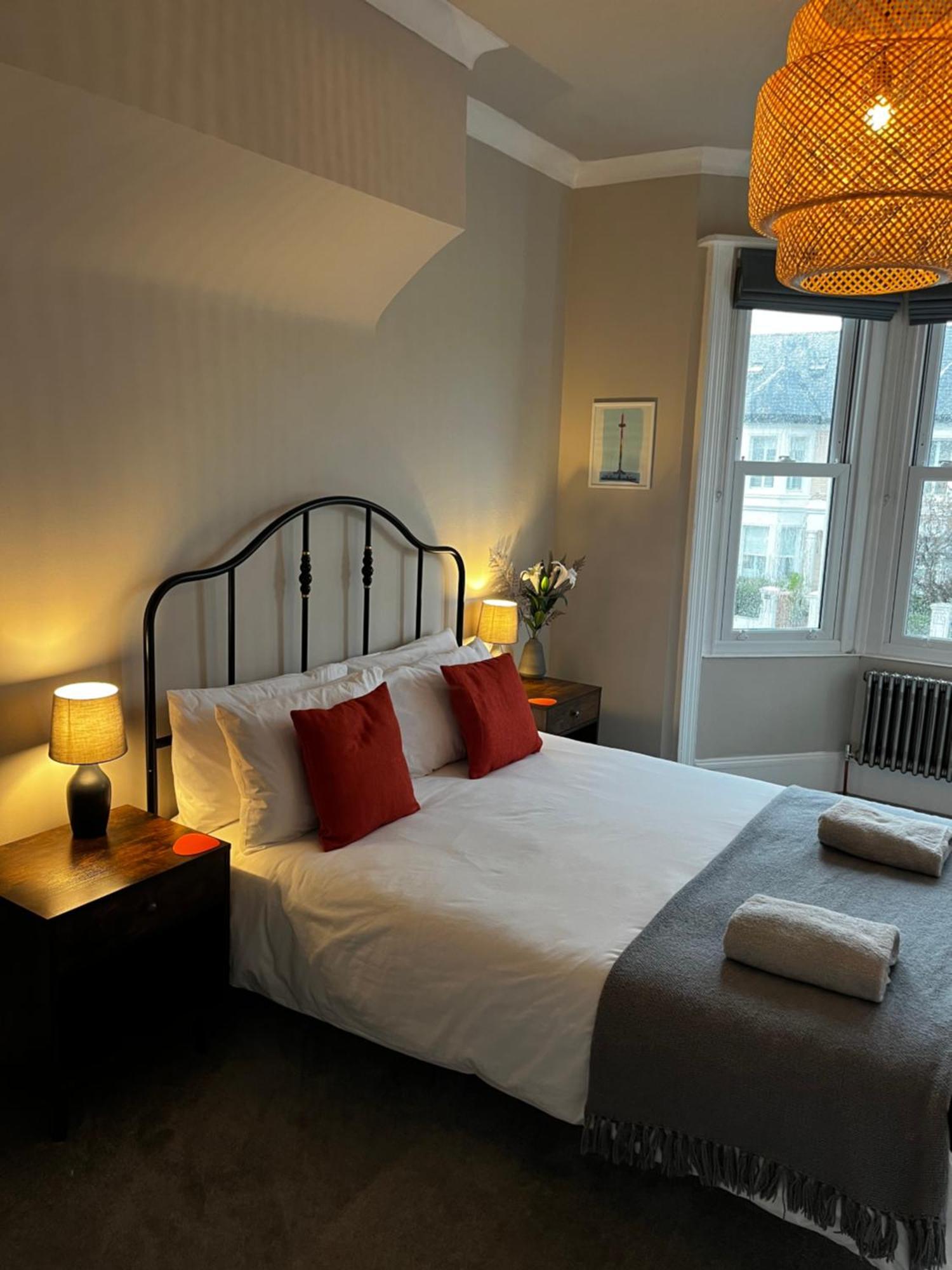 Contemporary Beach Apartment Brighton Eksteriør bilde